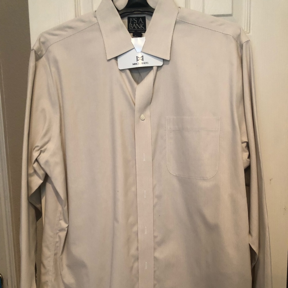 Jos A Bank
Men’s Dress Shirt